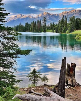 Lake Beauvert_Canada_091321A