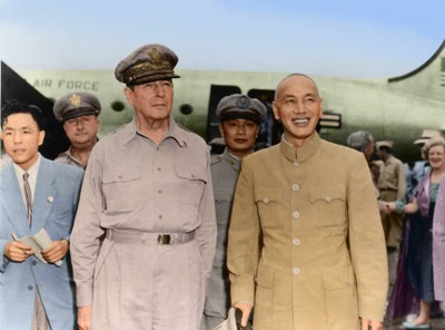 General MacArthur and President Chiang Kai-Shek_091921A