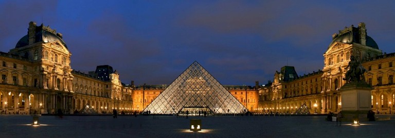 Louvre Museum_France_071022A