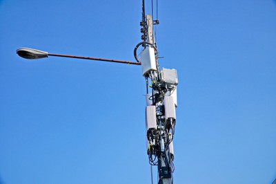 Small_Cell_Lamp_Post_Wireless_070820A