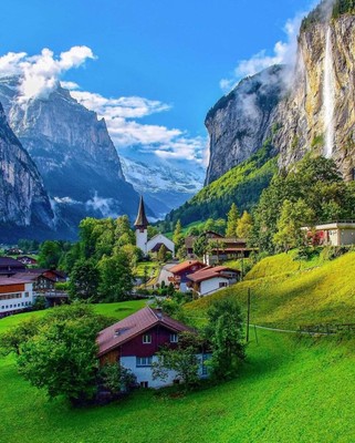 Lauterbrunnen_Switzerland_032421A