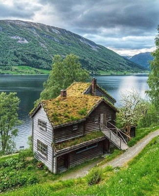 Astruptunet_Norway_042721A