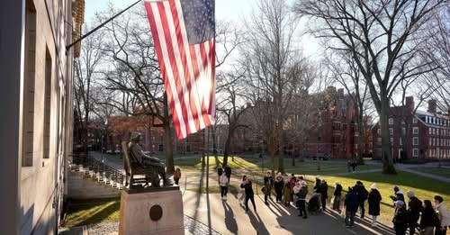 John Harvard's Statue_041525A